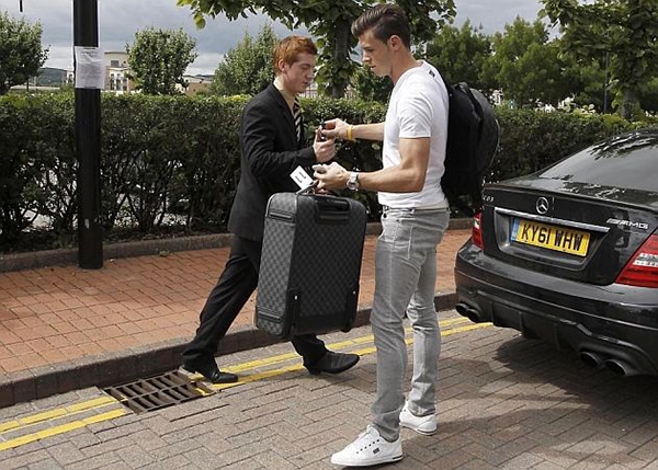 Đôi giày thi đấu mới của Bale được chuyển đến Madrid 2