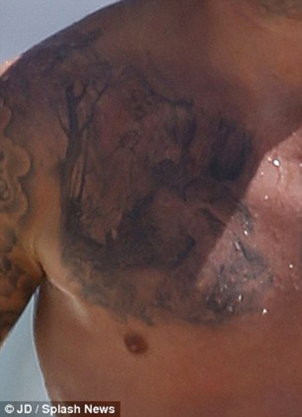 Zoom cận cảnh vào hình xăm mới của Beckham 5