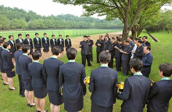 VĐV Triều Tiên khóc như mưa khi được gặp nhà lãnh đạo Kim Jong-un 5