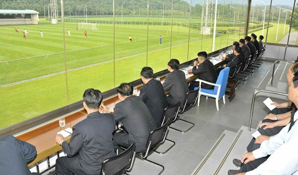VĐV Triều Tiên khóc như mưa khi được gặp nhà lãnh đạo Kim Jong-un 4