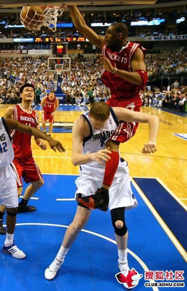 Điệu bộ "nhí nhảnh" khó đỡ khi biến thành "con gái" của dàn sao bóng rổ NBA 12