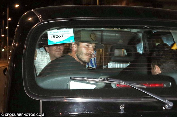 Beckham bị phát hiện "lờ đờ" trên taxi vì say rượu 1