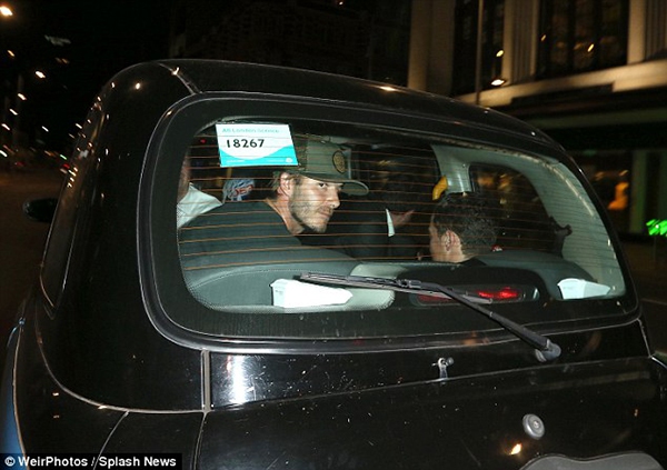 Beckham bị phát hiện "lờ đờ" trên taxi vì say rượu 3