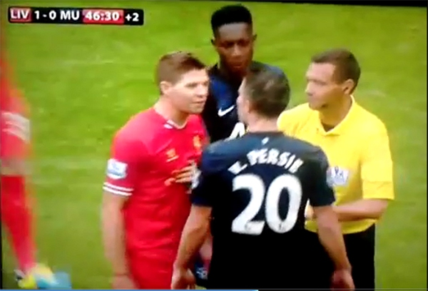 Va chạm trên sân, Van Persie bị Gerrard gọi là “thằng đần độn” 2