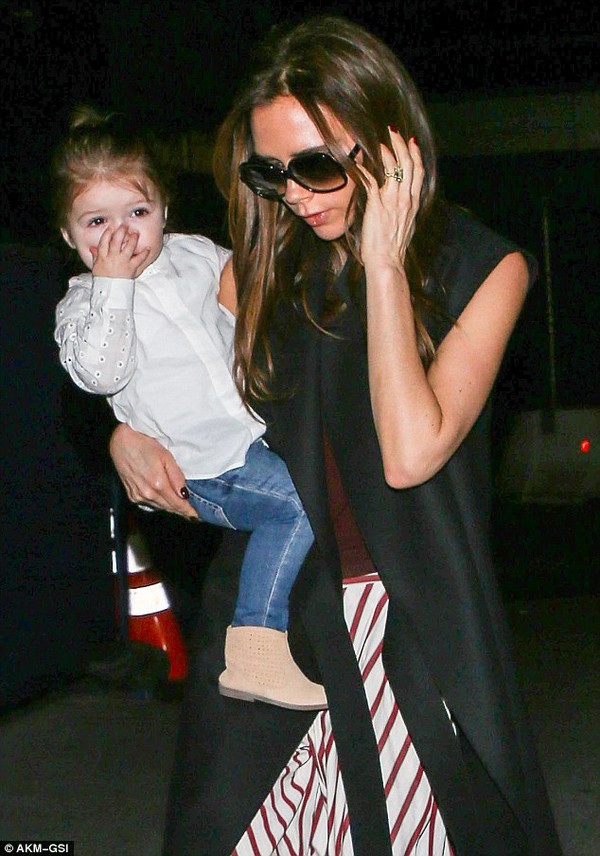 Những hình ảnh siêu dễ thương của bé Harper Seven Beckham 18