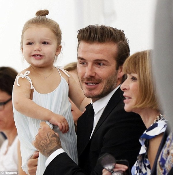 Những hình ảnh siêu dễ thương của bé Harper Seven Beckham 2