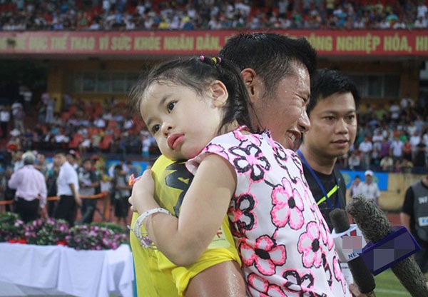 Những gia đình hạnh phúc trong giới cầu thủ Việt 28