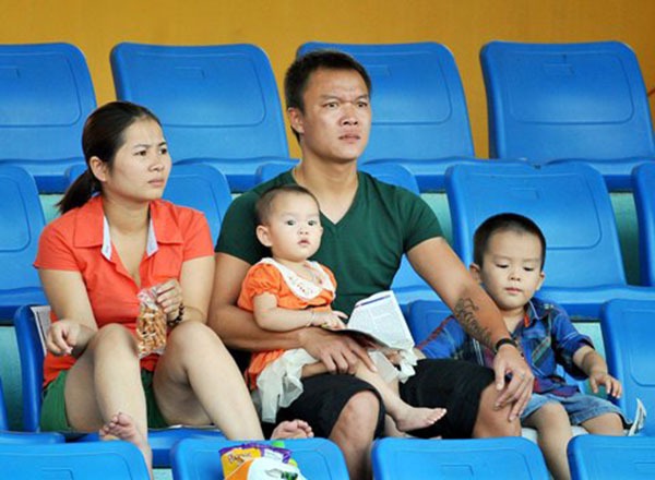 Những gia đình hạnh phúc trong giới cầu thủ Việt 29