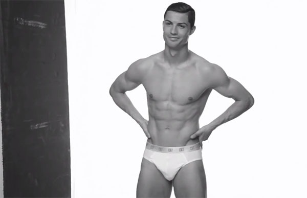 Ronaldo mặc quần lót khoe cơ bắp cuồn cuộn trong quảng cáo mới 3