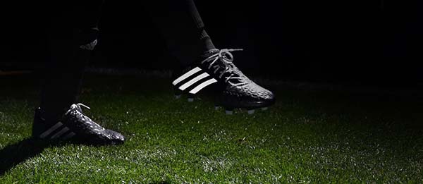 Adidas cho ra mắt bộ sưu tập giày phản quang vô cùng ấn tượng 7
