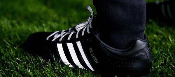 Adidas cho ra mắt bộ sưu tập gi&agrave;y phản quang v&ocirc; c&ugrave;ng ấn tượng 9