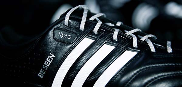 Adidas cho ra mắt bộ sưu tập giày phản quang vô cùng ấn tượng 11