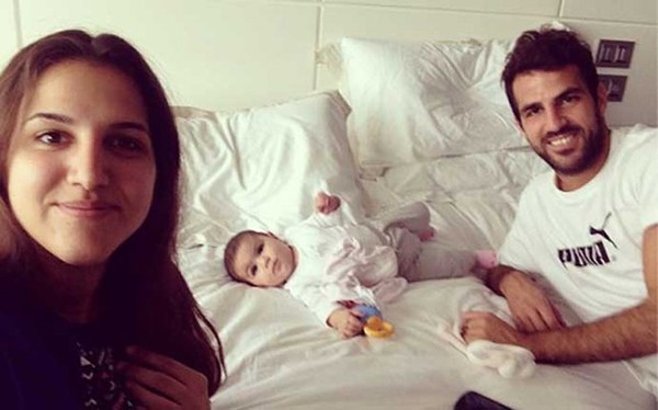 Messi v&agrave; Fabregas đồng loạt khoe con y&ecirc;u tr&ecirc;n Instagram 2
