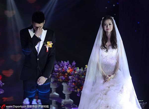Cô dâu xinh đẹp của sao bóng rổ Trung Quốc rạng rỡ trong ngày cưới 12