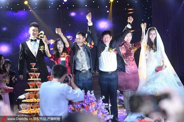 Cô dâu xinh đẹp của sao bóng rổ Trung Quốc rạng rỡ trong ngày cưới 17