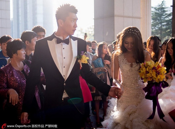 Cô dâu xinh đẹp của sao bóng rổ Trung Quốc rạng rỡ trong ngày cưới 3