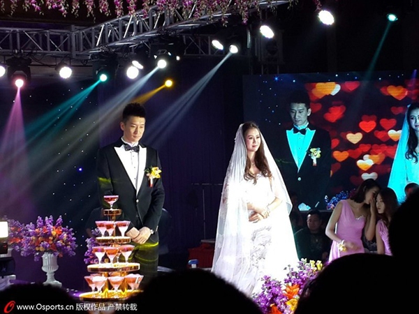 Cô dâu xinh đẹp của sao bóng rổ Trung Quốc rạng rỡ trong ngày cưới 9