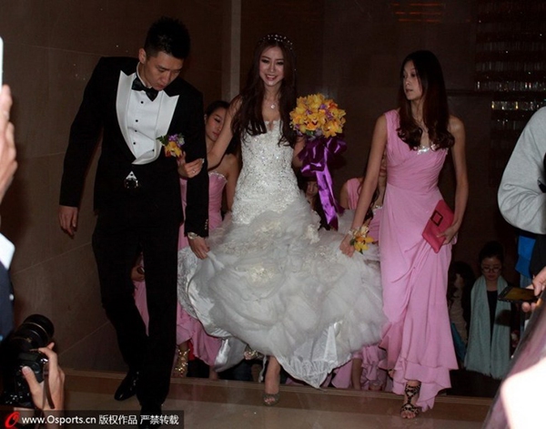 Cô dâu xinh đẹp của sao bóng rổ Trung Quốc rạng rỡ trong ngày cưới 8