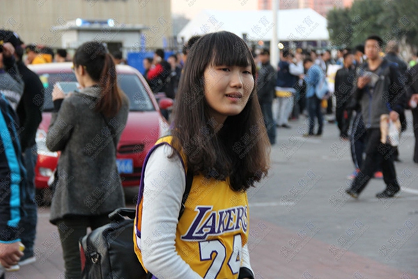 Fan nữ Trung Quốc dễ thương gây sốt của CLB bóng rổ LA Lakers 6