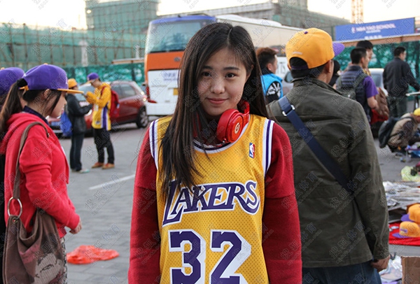 Fan nữ Trung Quốc dễ thương gây sốt của CLB bóng rổ LA Lakers 3