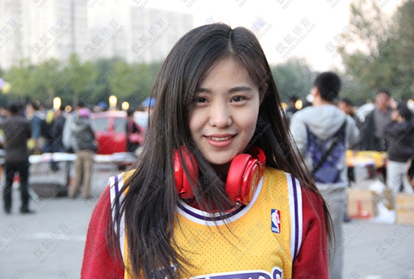 Fan nữ Trung Quốc dễ thương gây sốt của CLB bóng rổ LA Lakers 4