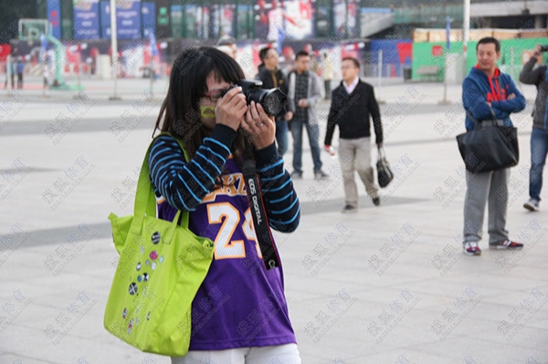 Fan nữ Trung Quốc dễ thương gây sốt của CLB bóng rổ LA Lakers 5