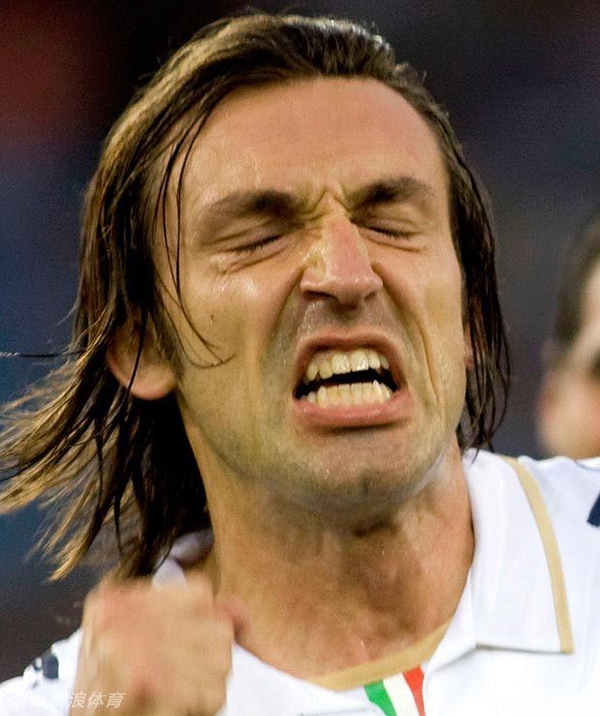 Những sao bóng đá có gương mặt biểu cảm "troll" nhất 13