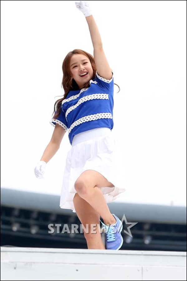 “Bông hoa thể dục dụng cụ xứ Hàn” Son Yeon-Jae nhảy cực sung khi "sắm vai" cheerleader 5