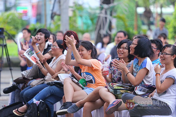 Fan Việt Nam hào hứng đi xem truyền hình trực tiếp Công Vinh thi đấu 2