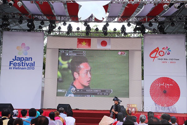 Fan Việt Nam hào hứng đi xem truyền hình trực tiếp Công Vinh thi đấu 7