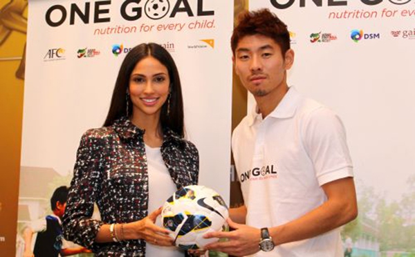 Hoa hậu hoàn vũ 2011 trở thành đại sứ của Liên đoàn bóng đá châu Á 1