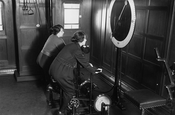 Ch&ugrave;m ảnh hăng say tập gym của c&aacute;c qu&yacute; b&agrave;, qu&yacute; c&ocirc; c&aacute;ch đ&acirc;y cả... thế kỷ 7