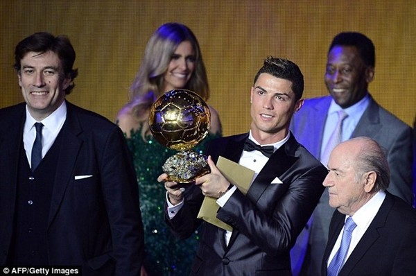 Ronaldo chiến thắng với tỷ lệ sít sao chưa từng có của Quả bóng vàng FIFA 1
