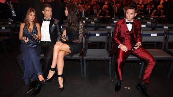 Fan thế giới chế ảnh về bộ trang phục “ấn tượng” của Messi 15