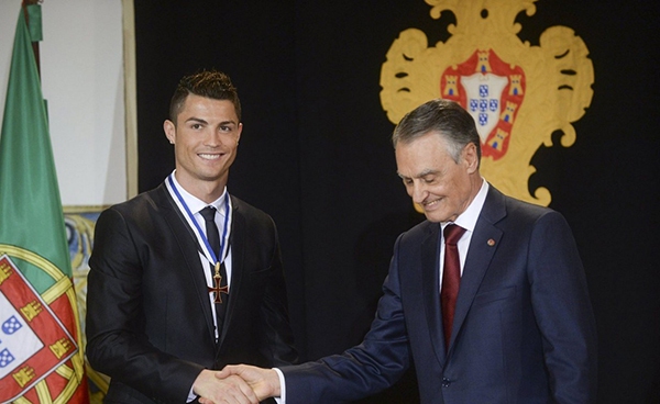 Ronaldo vinh dự được Tổng thống Bồ Đào Nha tặng thưởng 2