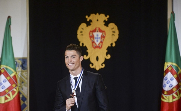 Ronaldo vinh dự được Tổng thống Bồ Đào Nha tặng thưởng 5