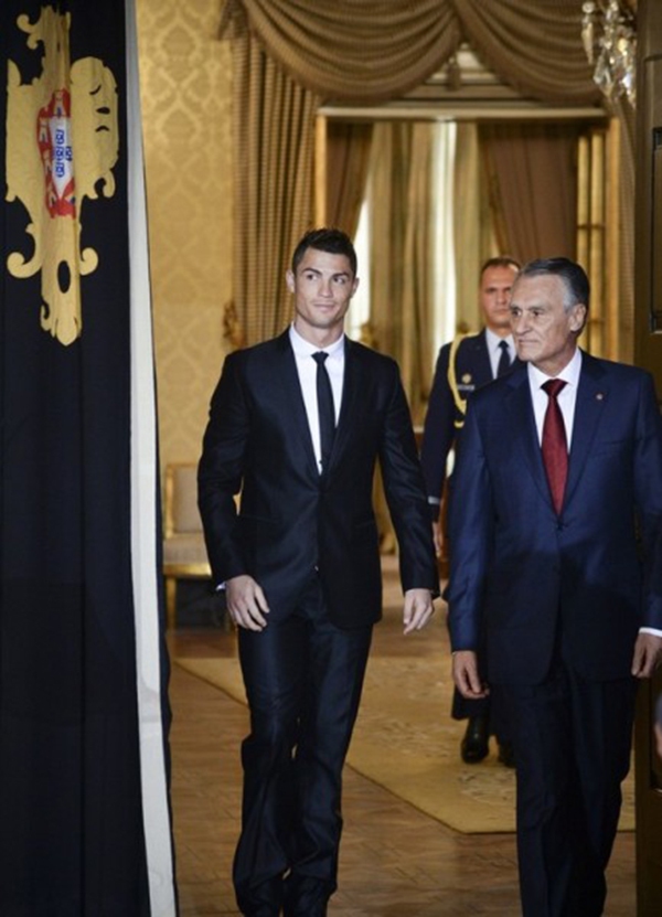 Ronaldo vinh dự được Tổng thống Bồ Đào Nha tặng thưởng 1