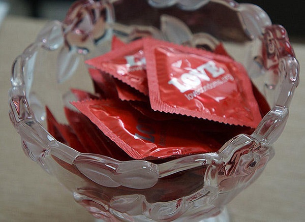 100 nghìn bao cao su được phát miễn phí tại Sochi... mừng Valentine 4