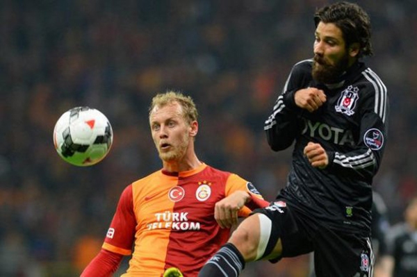 Cầu thủ Galatasaray được trọng tài cảm ơn vì chơi fair play 1