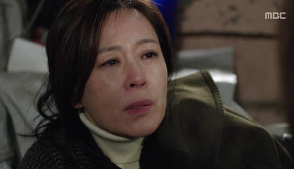Harry (Yoo Seung Ho) ngấn lệ trước linh vị mẹ 3