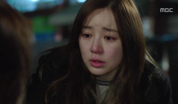Harry (Yoo Seung Ho) ngấn lệ trước linh vị mẹ 4