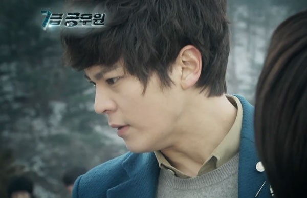 Joo Won méo mặt vì bị người đẹp tát 1