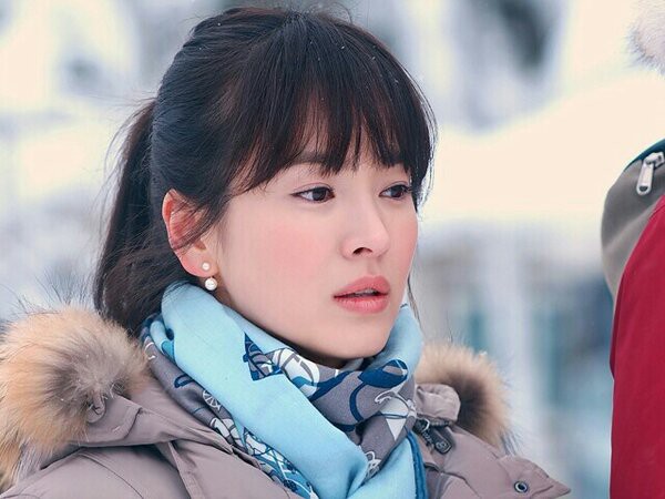 Song Hye Kyo cùng “người yêu” ôm ấp trên giường 5