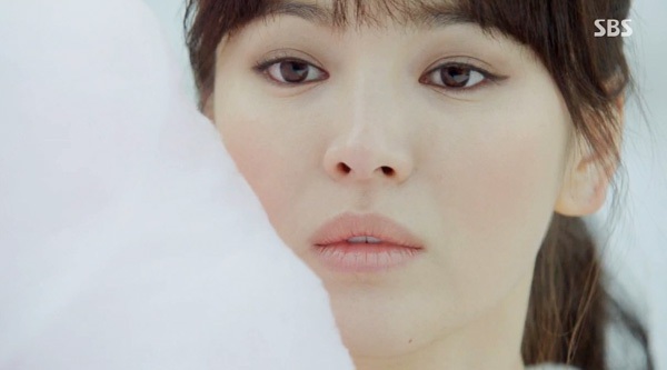 Song Hye Kyo bị “dụ dỗ” bằng kẹo bông 3