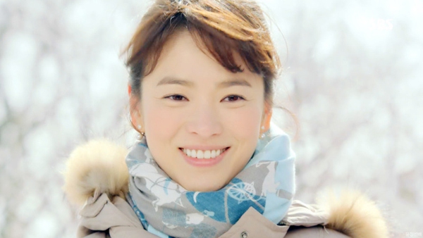 Song Hye Kyo trao "anh trai hờ" nụ hôn tuyết rơi 3