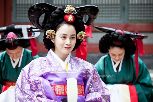 Jang Ok Jung (Kim Tae Hee) lộng lẫy trong ngày sắc phong 1