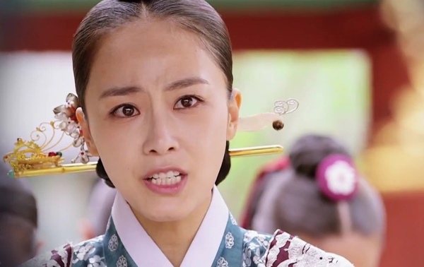 "T&igrave;nh địch" khoe ảnh tắm, cạnh tranh với Kim Tae Hee 4