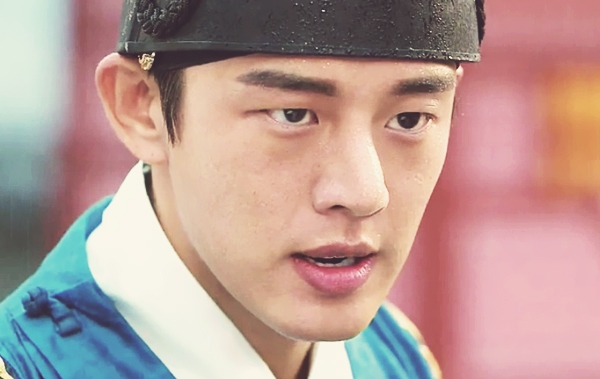 Yoo Ah In hôn Kim Tae Hee say đắm dưới mưa 7