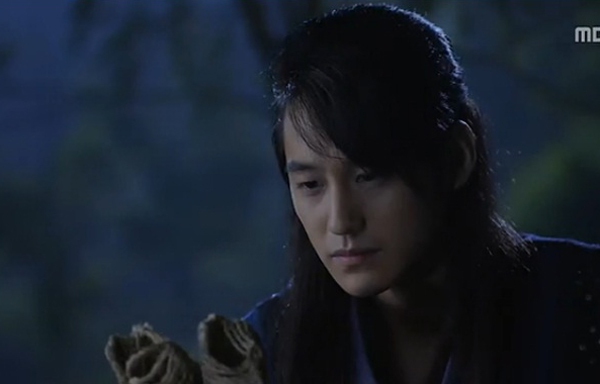 "Nữ thần lửa" Moon Geun Young t&aacute;i ngộ Kim Bum trong nước mắt 7