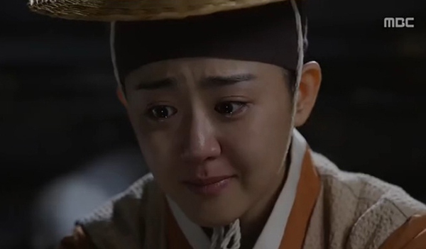 "Nữ thần lửa" Moon Geun Young t&aacute;i ngộ Kim Bum trong nước mắt 6